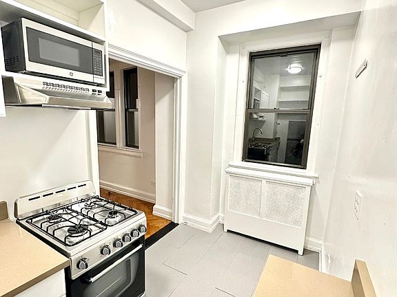 4th image of 37 W 72nd St APT 15C