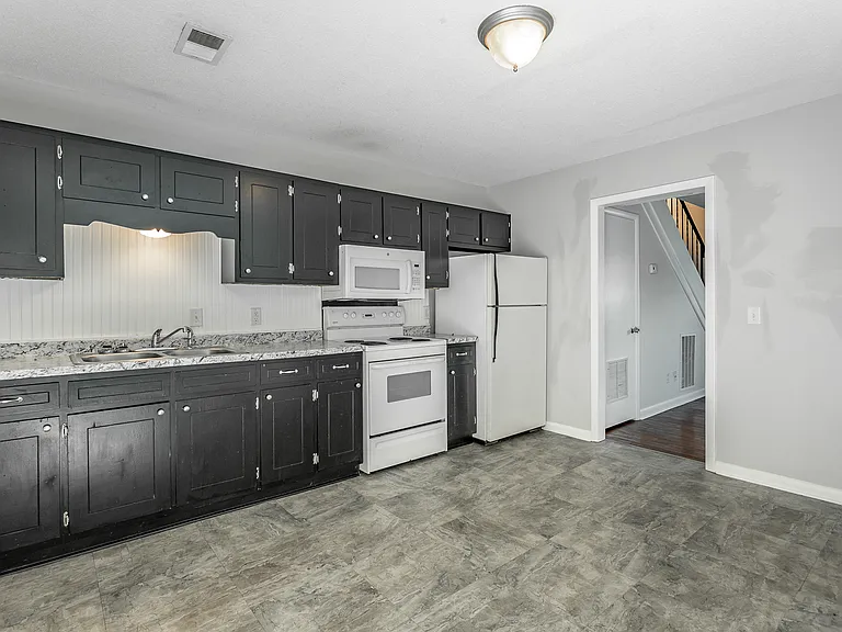 Saint Victors Lane Townhomes — Photo 6