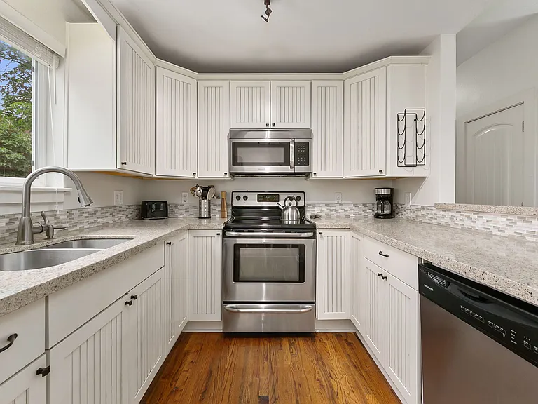 455 N Sherwood St — Photo 12