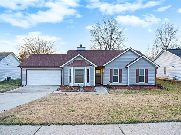 320 Spring Creek Dr, Stockbridge, GA 30281