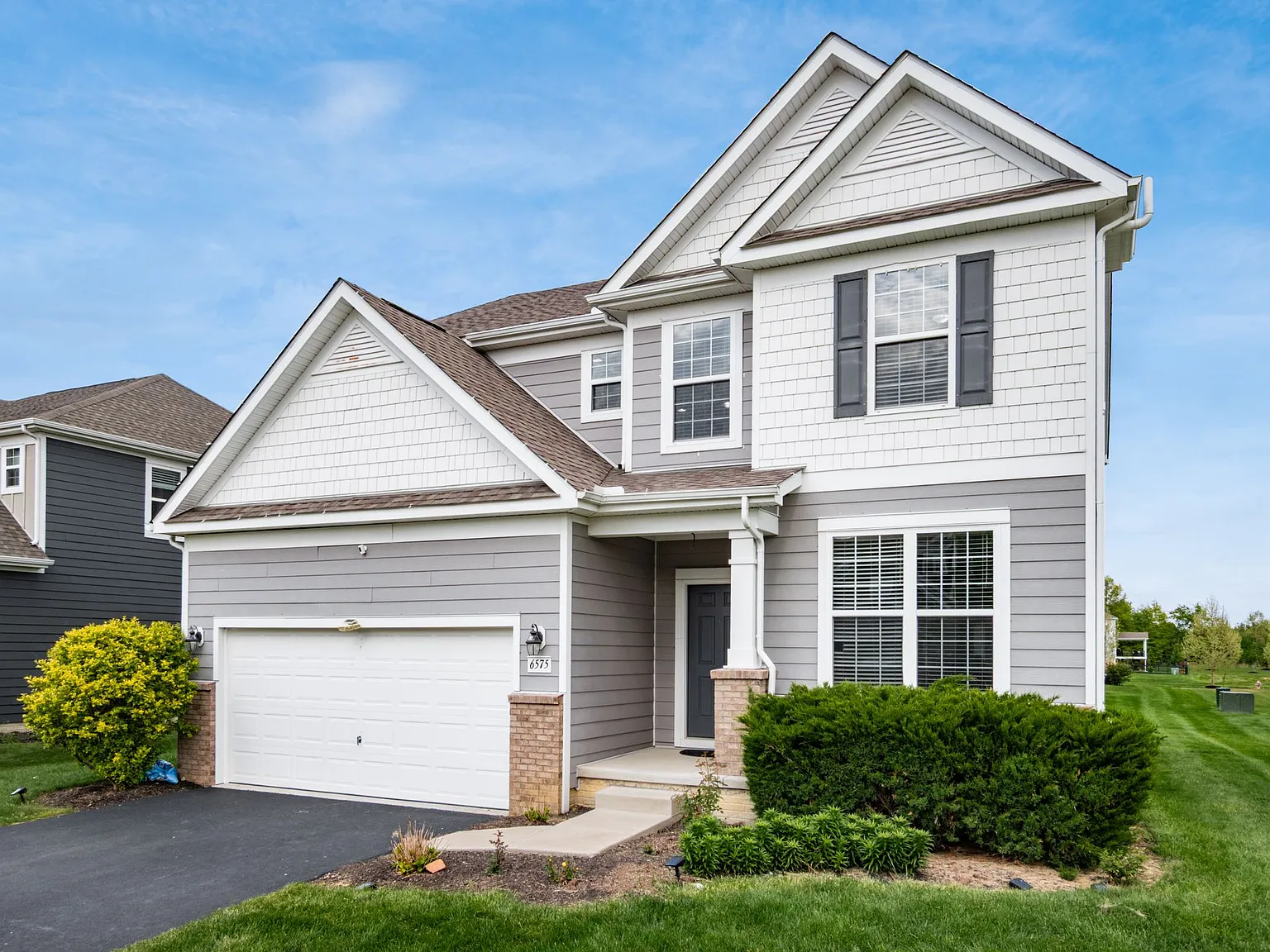 4 bed, 3.5 bath, 4026 sqft, $3,699 — Photo 3
