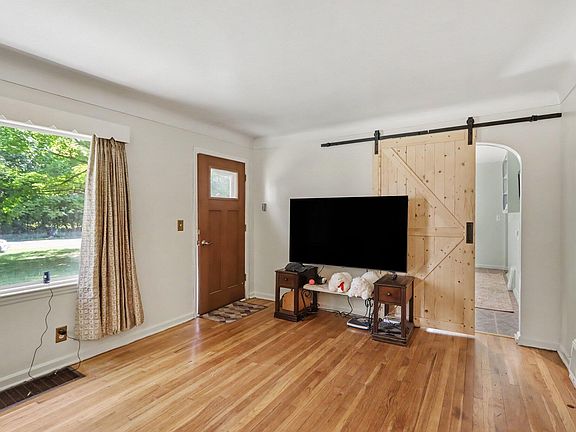 4th image of 6935 Ravine Rd