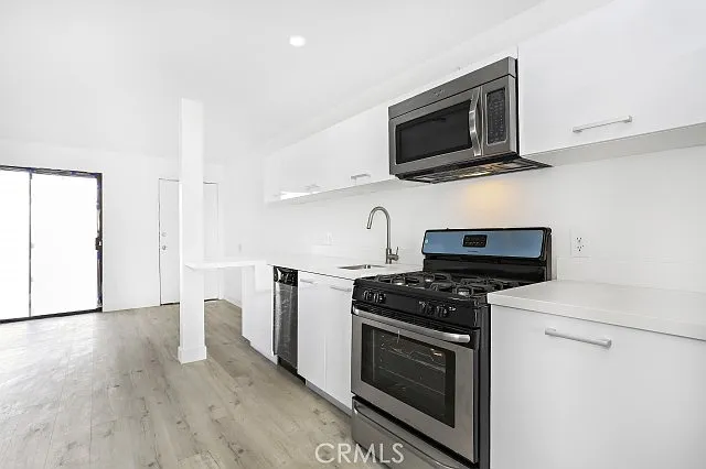 Building Photo - 6745 Laurel Canyon Blvd #105