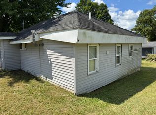 141 Goodell St, Colon, MI 49040