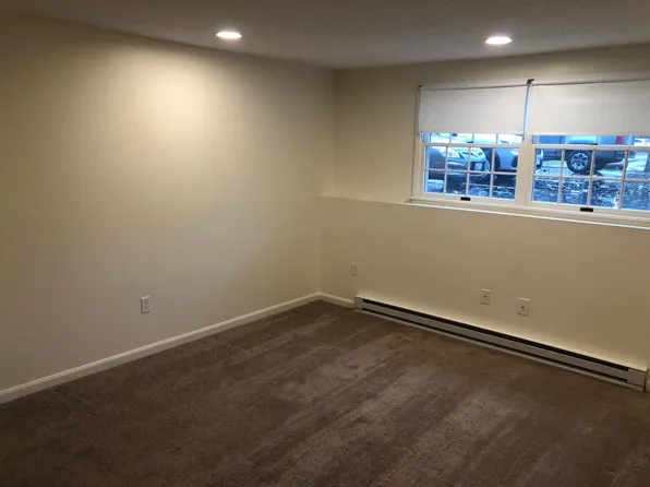 15 Pleasant St APT 6, Mansfield, MA 02048
