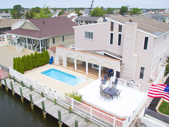 2nd image of 1839 Skiff Ct