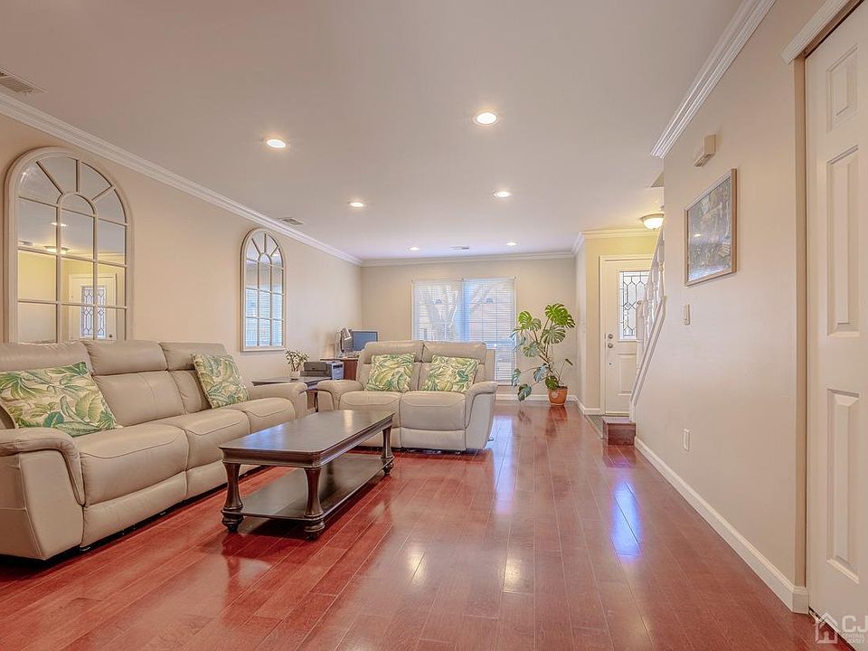 246 Harlech Way Somerset NJ Zillow