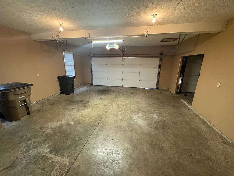 2047 Parkside Dr — Photo 39