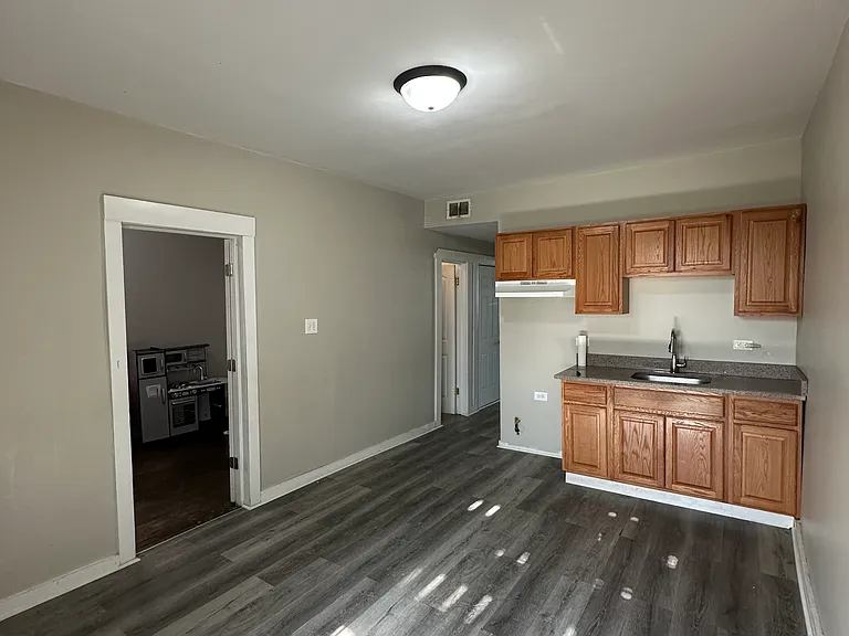 2126 S Harding Ave #2 — Photo 3