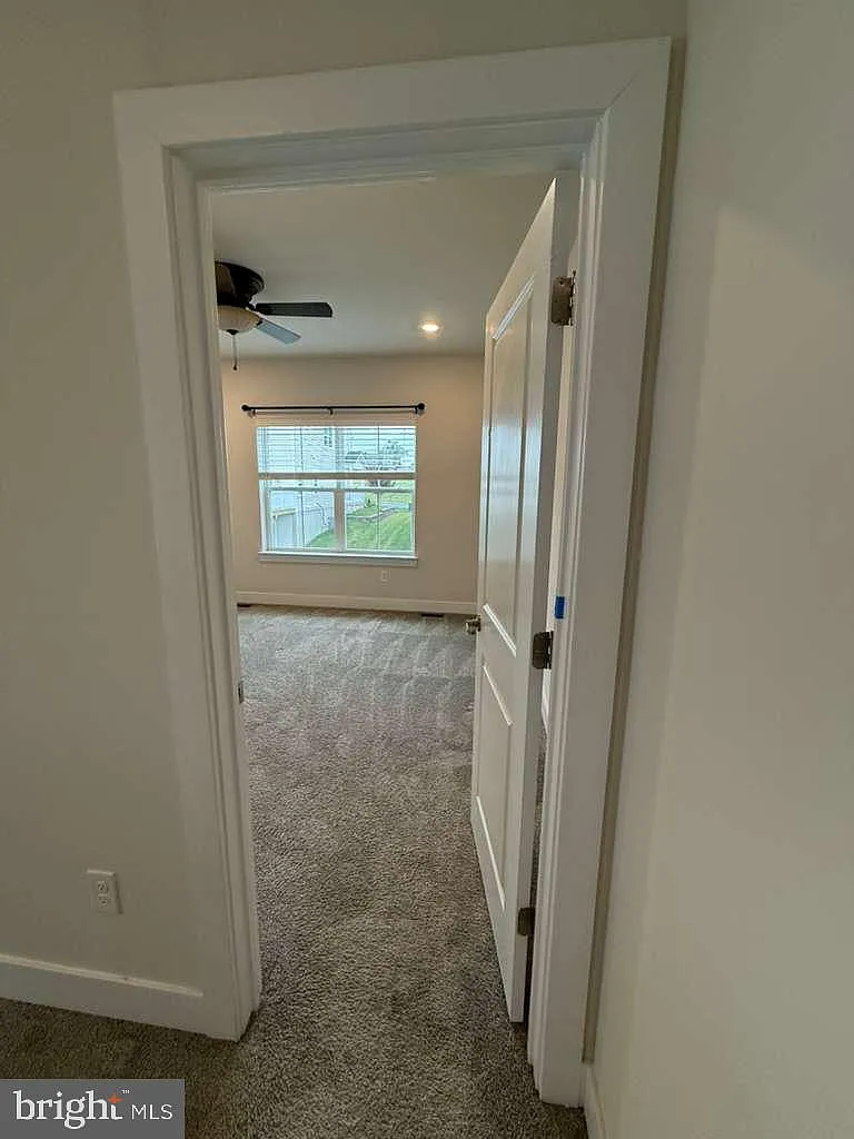 3 bed, 2.5 bath, 2450 sqft, $3,495 — Photo 2