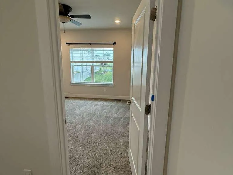 704 Peony Ln — Photo 2