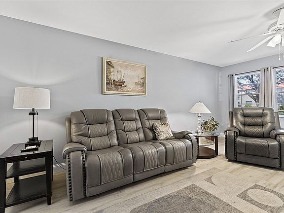 3rd image of 46 Woodland Dr APT 103