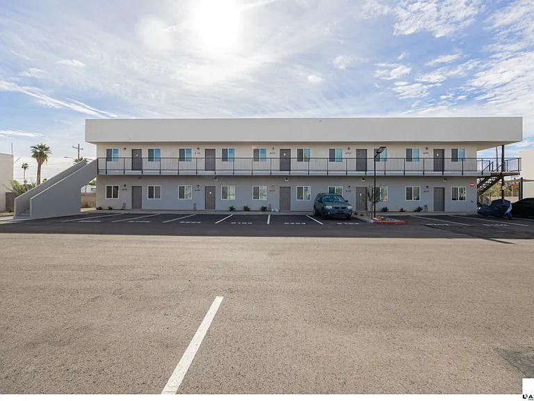2121 W Adams St #B-B202 — Photo 3