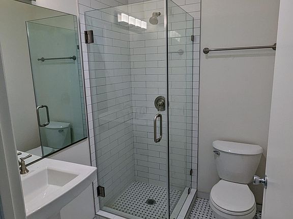 3rd image of 219 Loma Ave APT 7