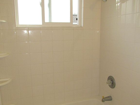 5th image of 1110 Leigh Ave APT 3