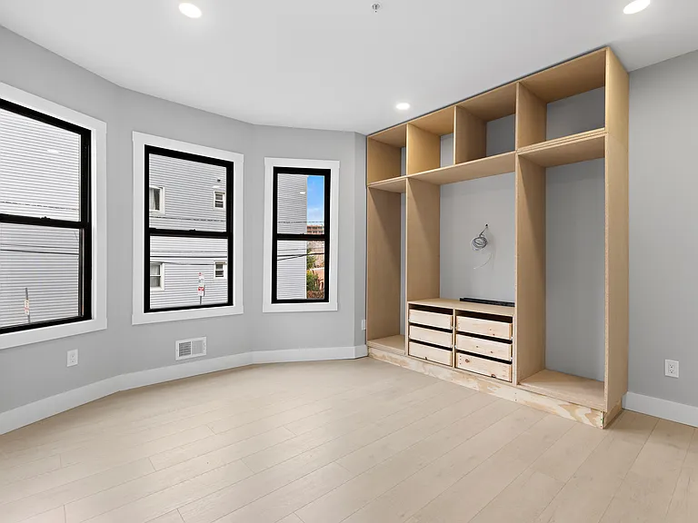 152 Van Reipen Ave #2 — Photo 6