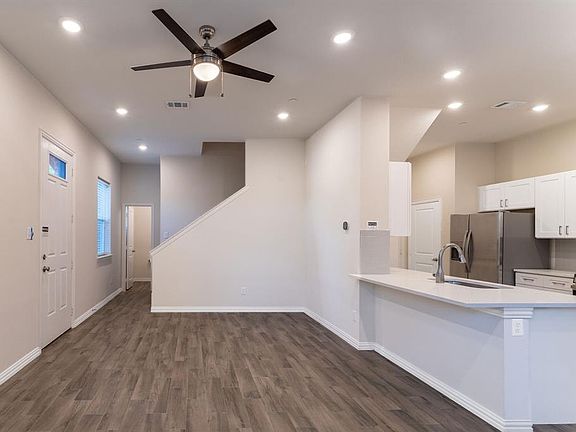 3rd image of 2427 Acorn Ct