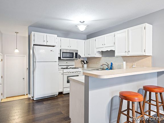 5th image of 3472 Golfside Dr #158