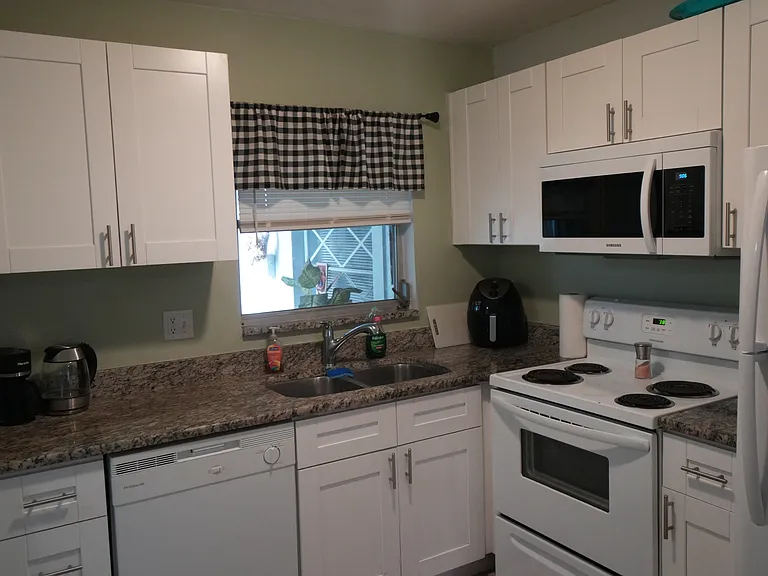 1832 East Dr — Photo 4