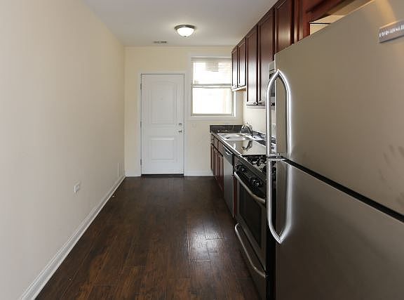 3rd image of 4731 W Cornelia Ave #E4