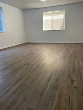 369 W 800 N — Photo 11