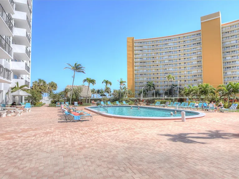 405 N Ocean Blvd #207 — Photo 37