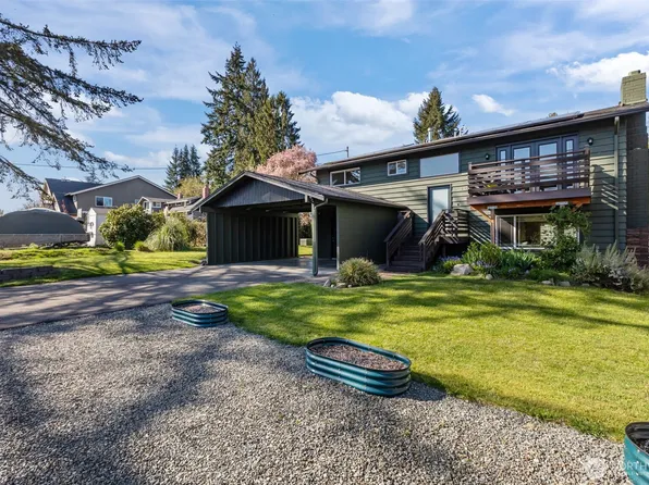 215 Hubbard Road, Lynnwood, WA 98036