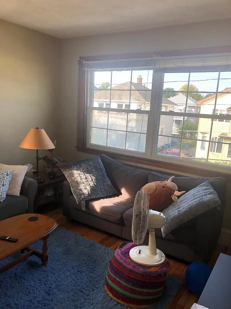 3 bed, 1000 sqft, $3,525 — Photo 2