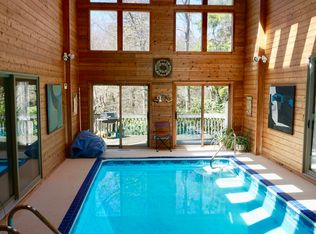 231 Black Hawk Ct, Long Pond, PA 18334