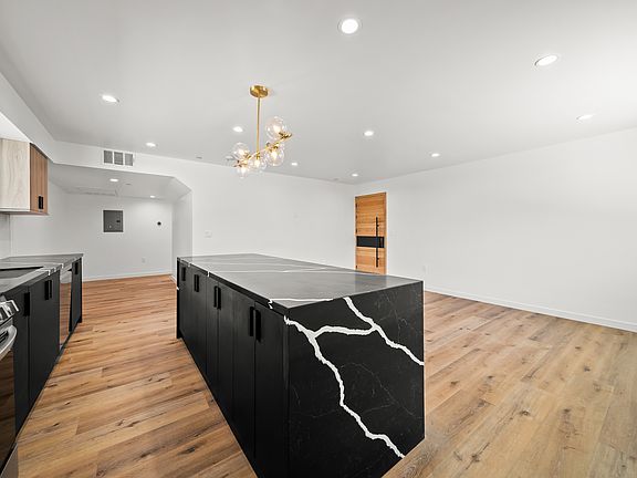 3rd image of 6053 Craner Ave #1