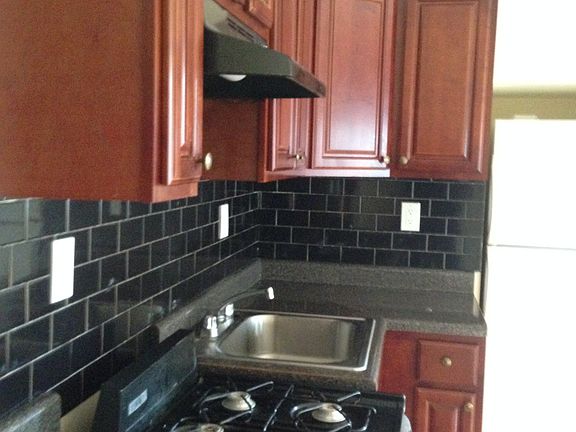4th image of 658 Sanford Ave APT I
