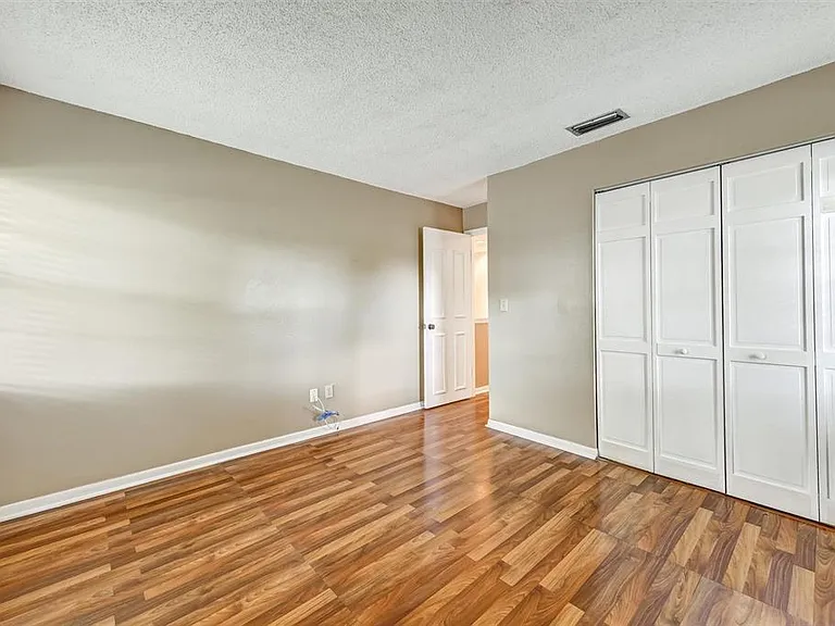 2833 Orange Tree Cir N #C — Photo 24