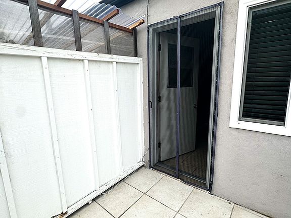5th image of 2209-0 Poinsettia Dr