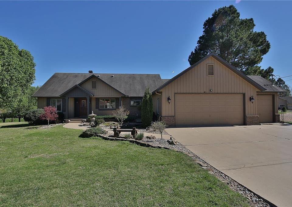1st image of 4 Scotsdale Pl