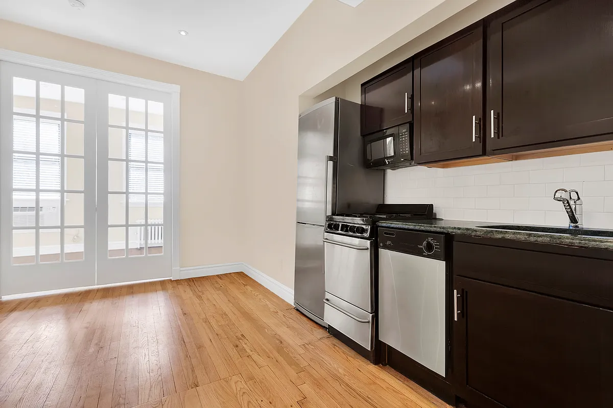 Building Photo - 404 E 88th St #4G