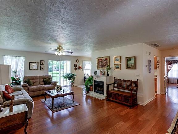 5th image of 920 S Hoosier Ave