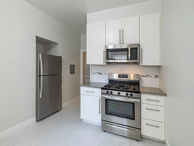 128 Broad Street Apartments — Photo 21