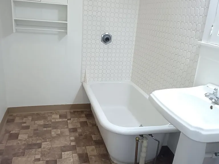 Blackstone Apartments — Photo 12