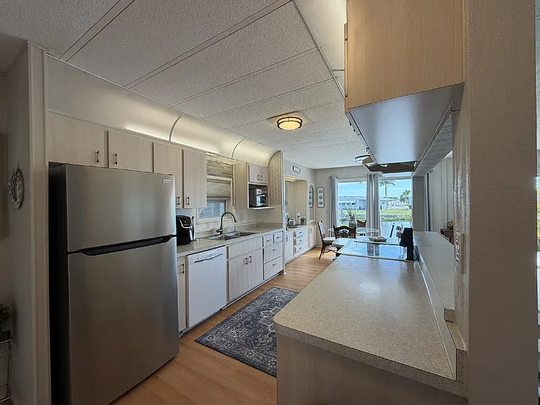 542 Tampico Dr — Photo 9