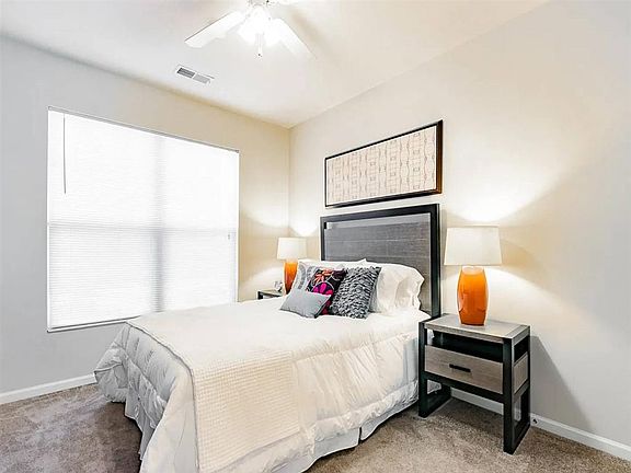 4th image of 5504 Town Center Dr #5724-01