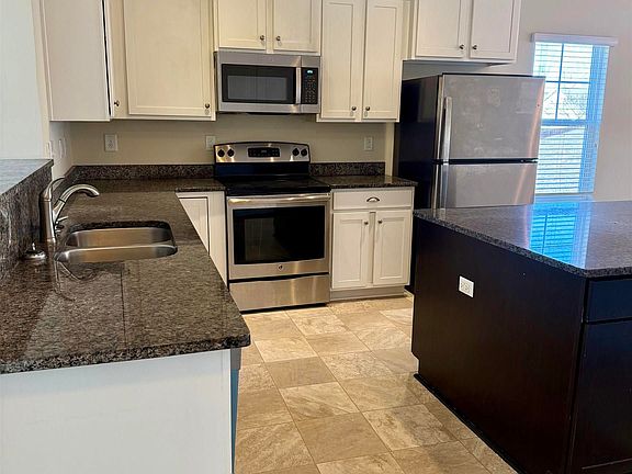 4th image of 450 Lynnell Way