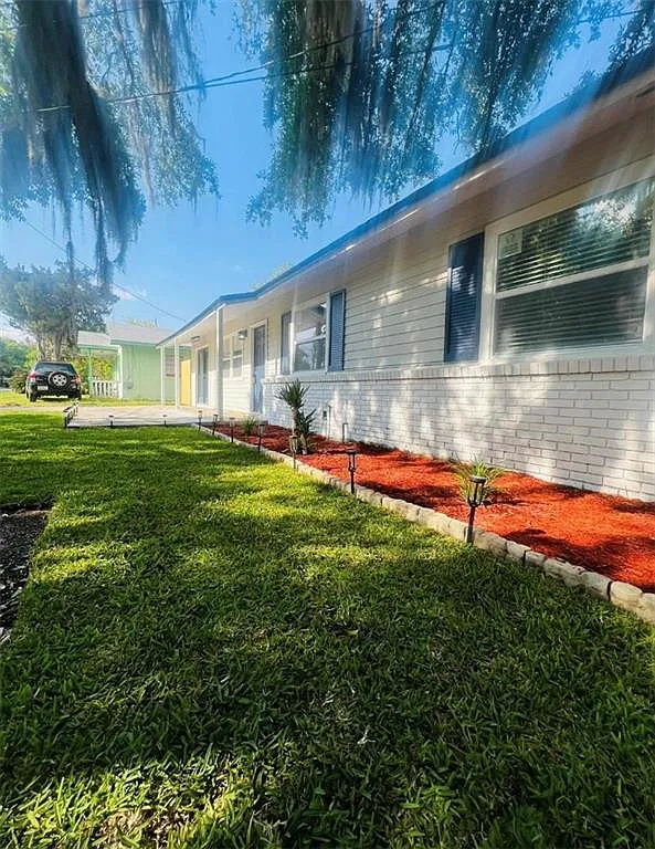 4 bed, 2.0 bath, 1616 sqft, $2,000 — Photo 2