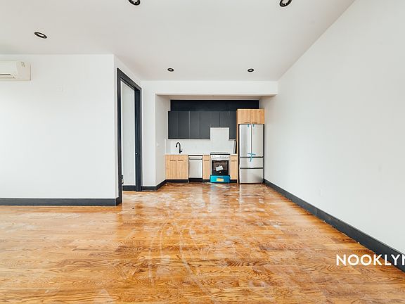 2nd image of 893 Willoughby Ave #2R