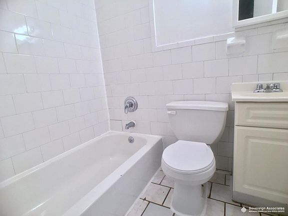 4th image of 242 Bradhurst Ave APT 2