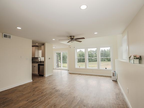 4th image of 9 Dustin Homestead #A