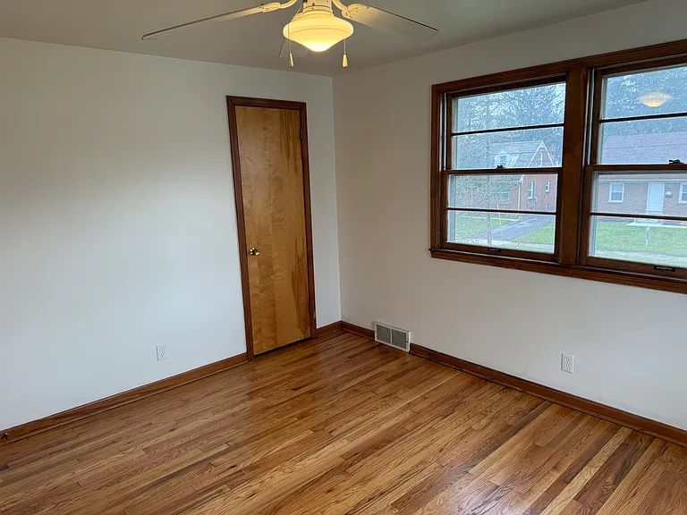 1158 Meadowbrook Ave SE — Photo 15