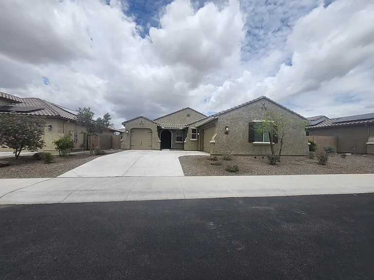 18380 W Sandlewood Dr — Photo 1