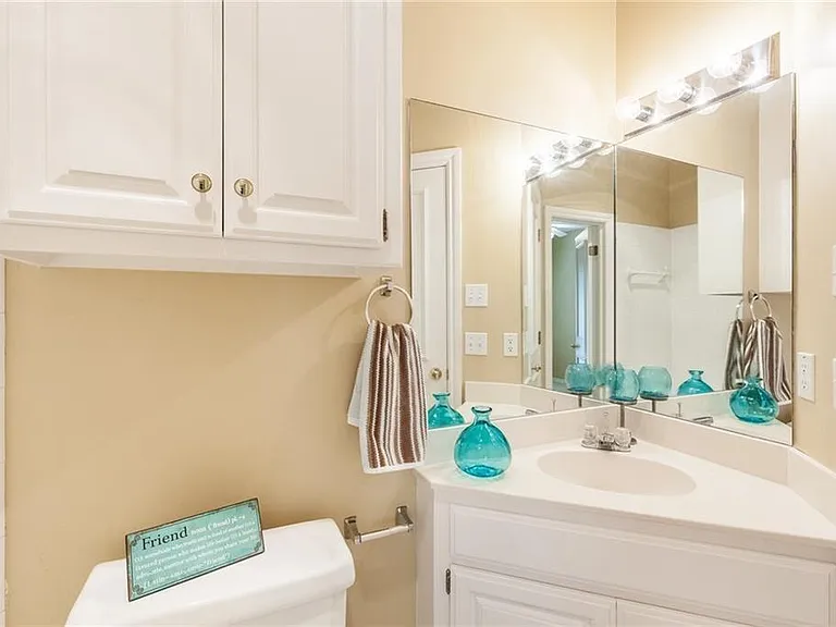 14708 Lamplight Ln — Photo 9
