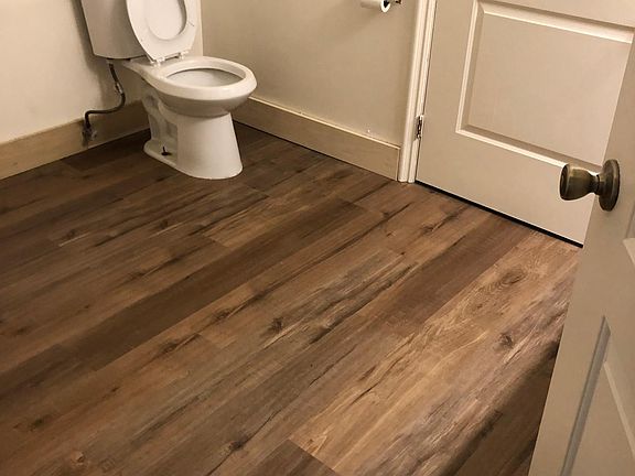 4th image of 5757 Woodman Ave #102