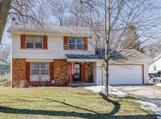 2226 Camelot Ct, Altoona, IA 50009